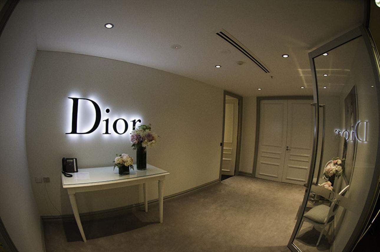 Christian dior outlet head